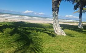 APARTAMENTO À BEIRA MAR - PÉ NA AREIA - Ilhéus